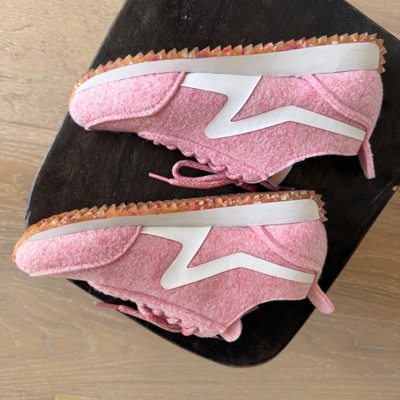 Sneakers - Picture 2 of 5